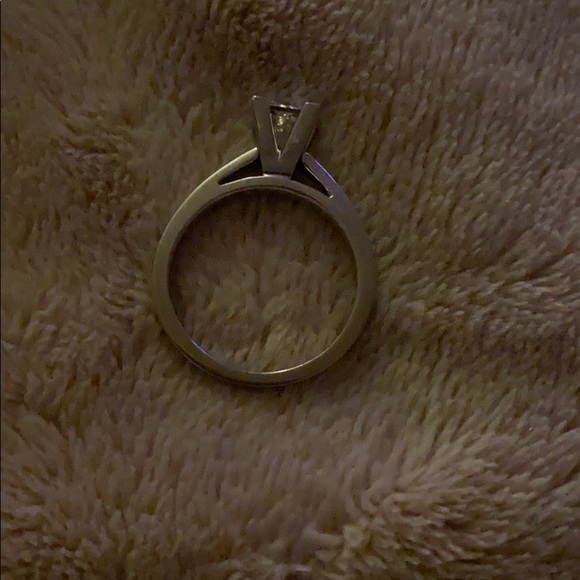 Leo Artisan Princess Cut 1ct Ring and Wedding Band - Picture 8 of 16